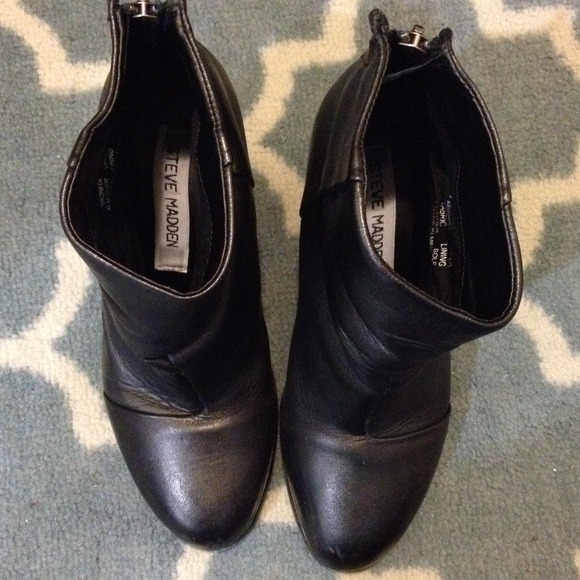 *** sold*** Steve Madden booties - Picture 4 of 4