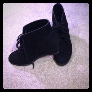 MADDEN GIRL Black lace up bootie wedges