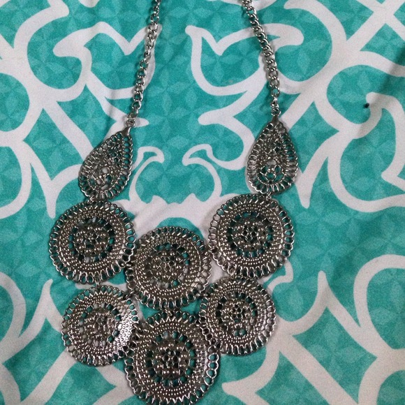 Big silver necklace!