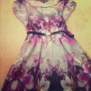 ***BUNDLED 👍👍Floral printed dress with belt