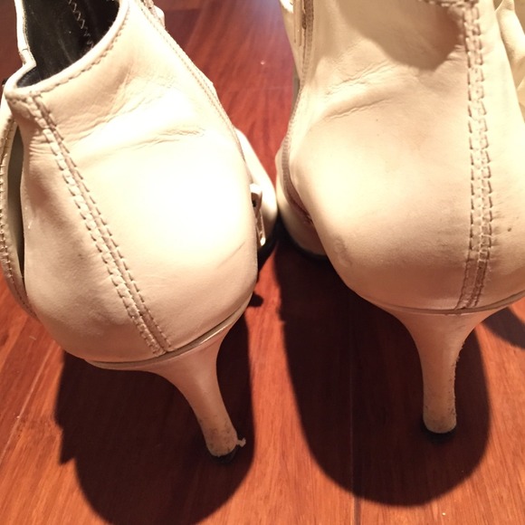 Very classy bootie - Picture 3 of 3