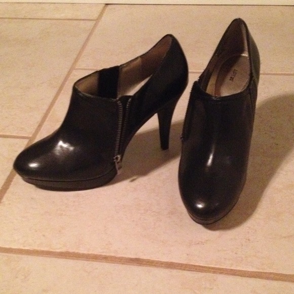 Apt 9 Zip Ankle High Heel Booties