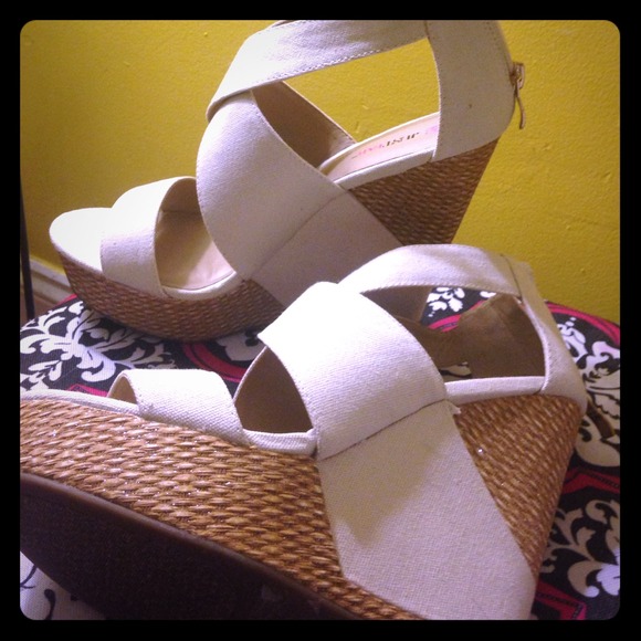 Saldals - Picture 1 of 3