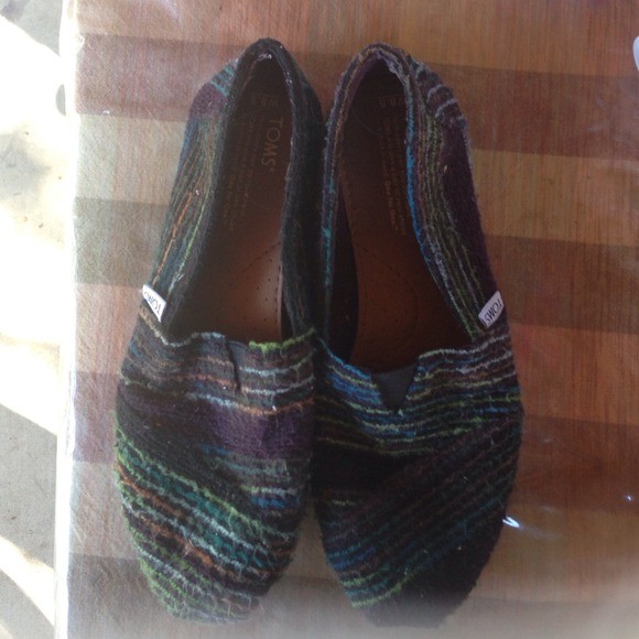 Toms Size 8.5 Black Striped
