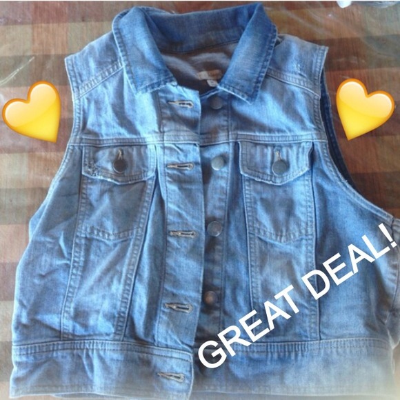 🎉NEW LOWER PRICE Cute Jean Vest