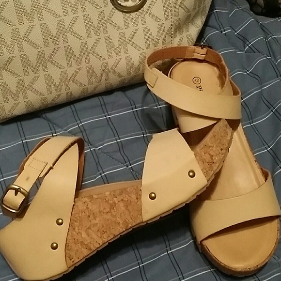 SALE!! Pierre Dumas cork like shoes. - Picture 3 of 3