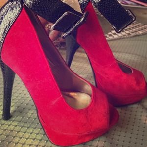 NWOT ankle strap red pumps!