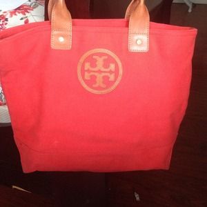 BEAUTIFUL AUTHENTIC TORY BURCH DISCONTINUED TOTE!!