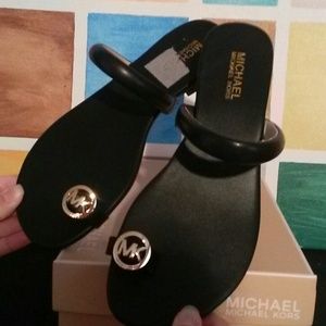 Mickael kors nora toe thong sandal