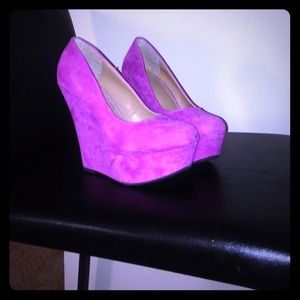 Hot pink suede wedges!