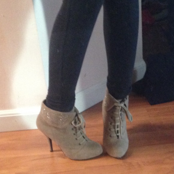 High heeled ankle booties - Picture 3 of 3