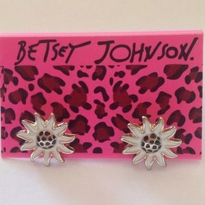 BETSEY JOHNSON NWT EARRINGS