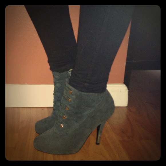 High heeled ankle booties - Picture 1 of 3