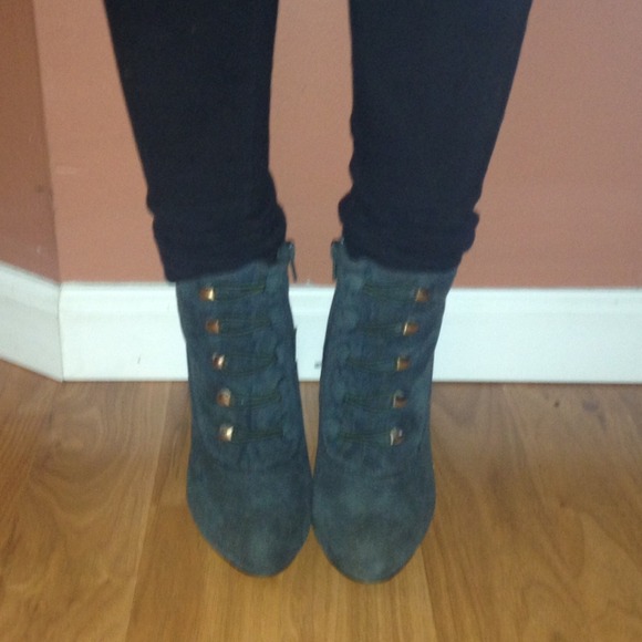 High heeled ankle booties - Picture 2 of 3