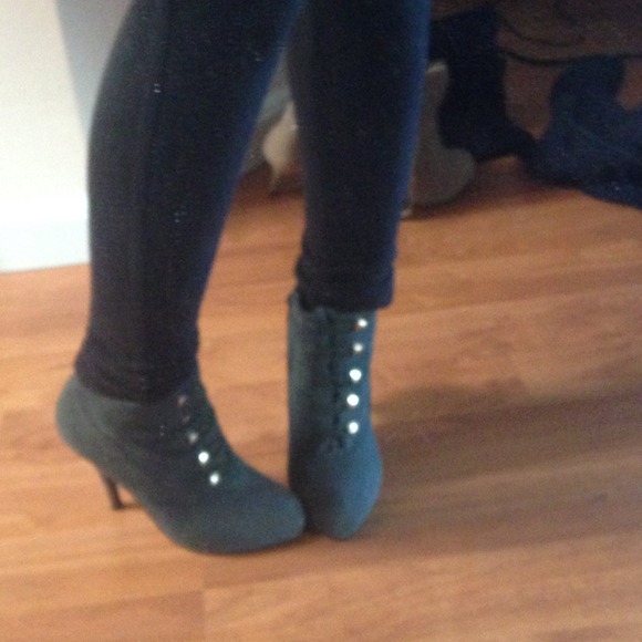 High heeled ankle booties - Picture 3 of 3