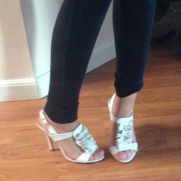 White frilly heels - Picture 3 of 3