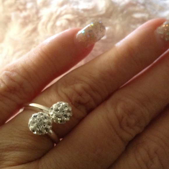 Crystal balls bypass ring