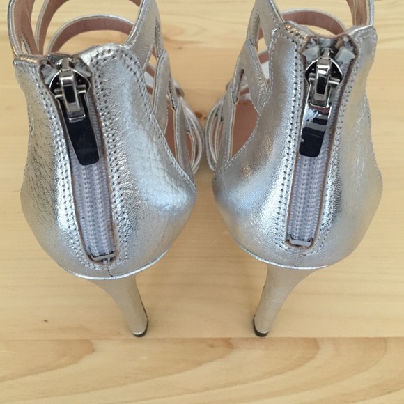 Enzo Silver Pumps ❤️HostPick❤️ - Picture 2 of 4