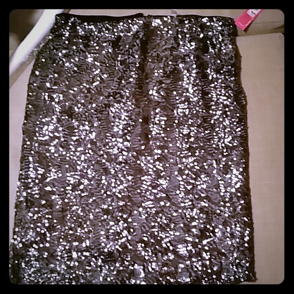 Black sequence pencil skirt