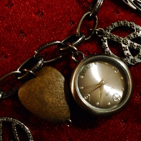 Adorable Decree watch 🚫sold on another site🚫 - Picture 2 of 4