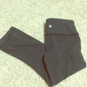 Lululemon gray crops