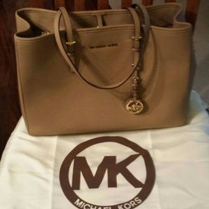 Michael Kors large jet set saffarino tote