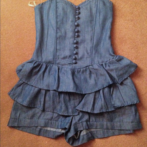 Cute sleeveless romper !