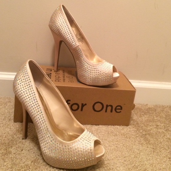 🎀JL Blingy Blush Heels🎀 - Picture 1 of 4