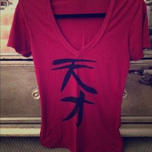 Red Asian print V-neck t shirt