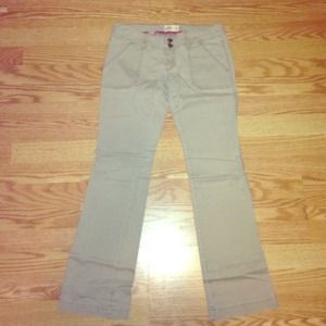 Khaki bootcut pants Hollister size 3S. A 4 can fit