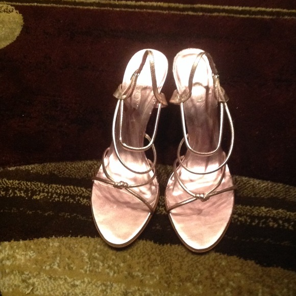 MUST GO!!! Zesty pink heels with straps