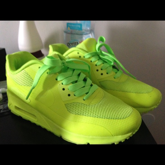 Nike Shoes - Nike air max 90 Hyperfuse volt