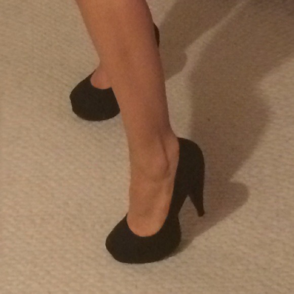❌SOLD❌Black Suede Heels