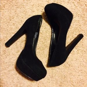 Steve Madden Suede Pumps