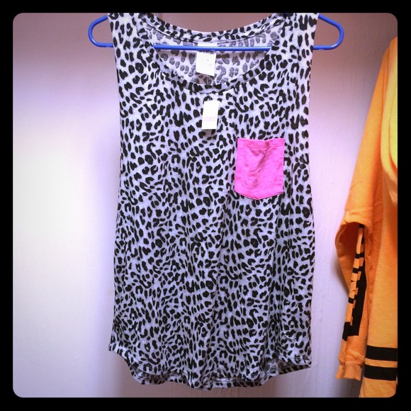 NWT PiNK boyfriend tank top