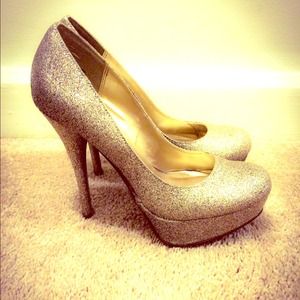 Gold Sequins High Heel Pumps!