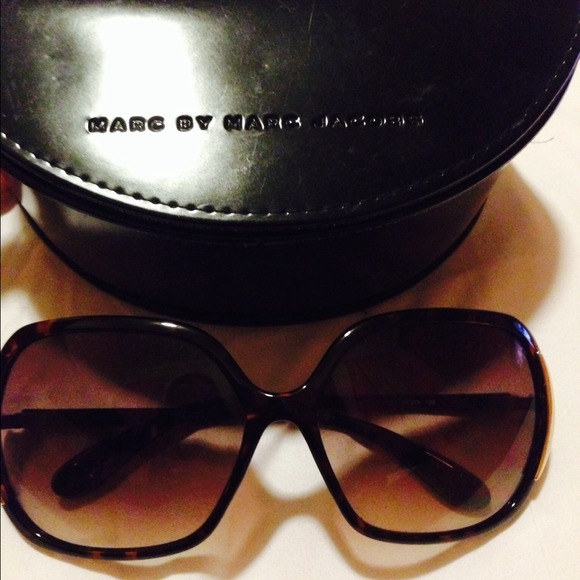 Marc by Marc Jacobs sunnies - Picture 3 of 3