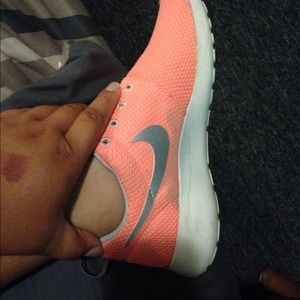 neon orange and grey roshe runs