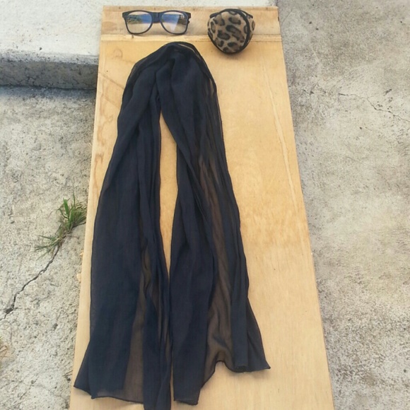 Bundle H&M sunglasses, Blue scarf, Degrees earmuff - Picture 1 of 4