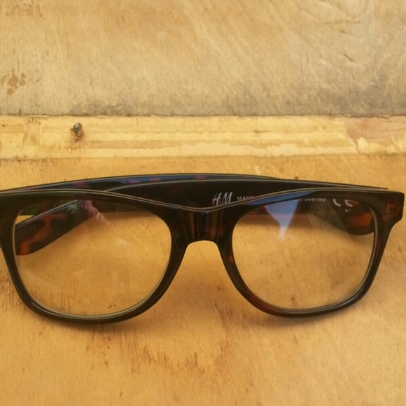 Bundle H&M sunglasses, Blue scarf, Degrees earmuff - Picture 3 of 4