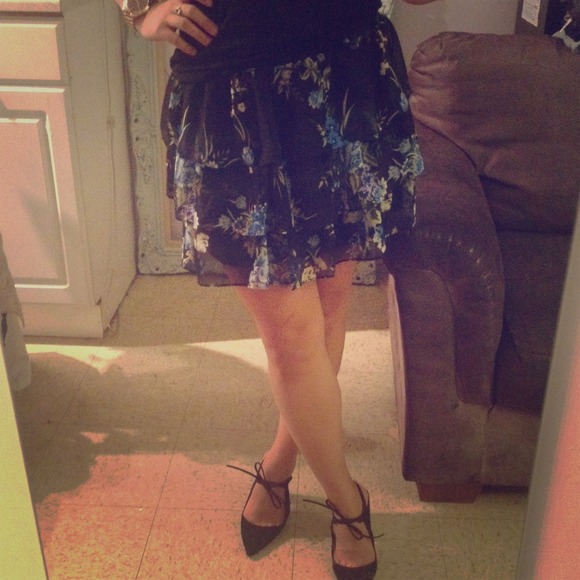SOLD Forever 21 Black Desert Rose Tier Skirt - Picture 1 of 4