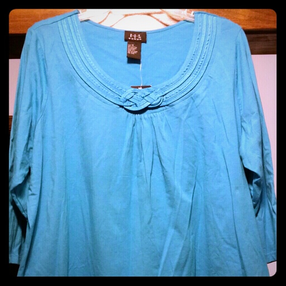 👚RQT Top NWT👚