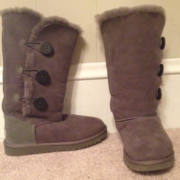 **Reduced**Ugg Bailey Button size 7