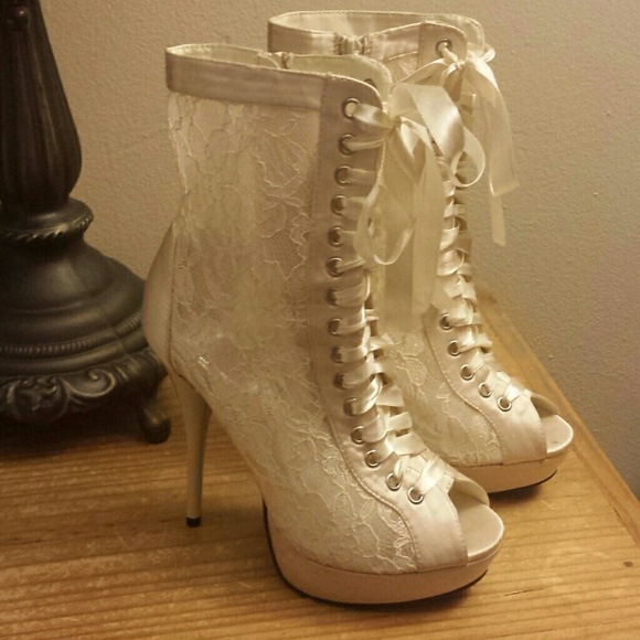 Lace booties - Picture 4 of 4