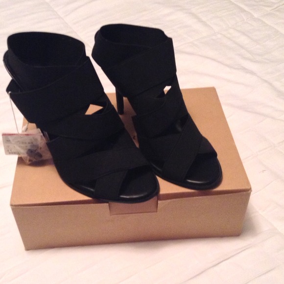 ZARA STRAPPY HEEL SANDALS - Picture 2 of 4
