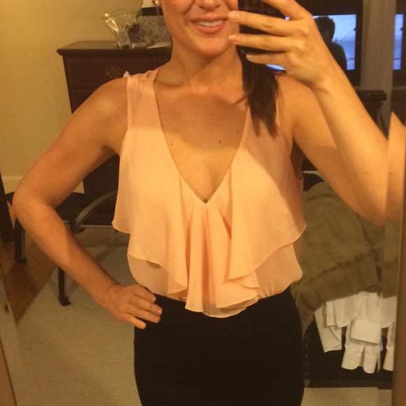 ❌SOLD❌Peach Top - Picture 2 of 2