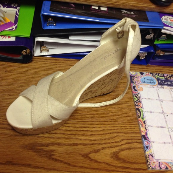 Wet Seal Egg Shell wedges