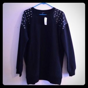 Black FOREVER 21 Shoulder Studded Sweatshirt!!