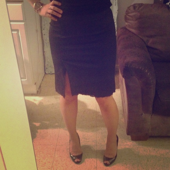Knee-Length Lace-Lined Sisley Skirt with Slit