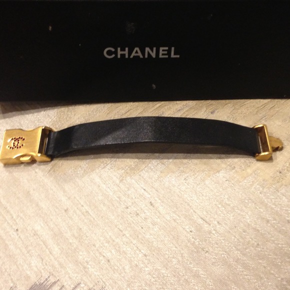 110% Authentic CHANEL Leather and Gold Bracelet - Picture 3 of 4